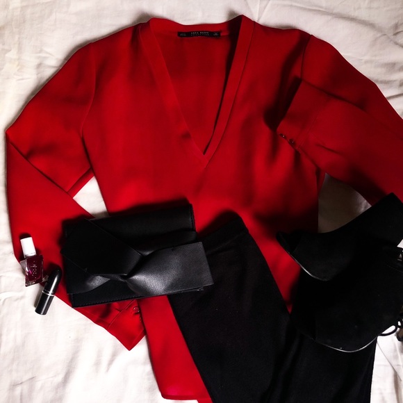 SOLD - GORGEOUS v-neck red top - Picture 2 of 4